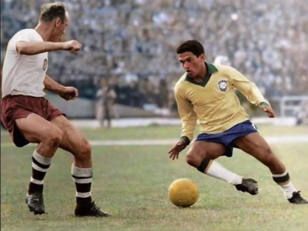Garrincha - TOP 10 cầu thủ xuất sắc nhất mọi thời đại