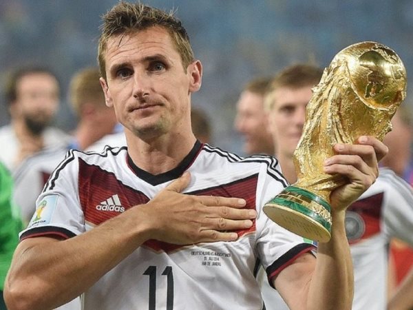 cầu thủ ghi nhiều bàn thắng nhất world cup 1