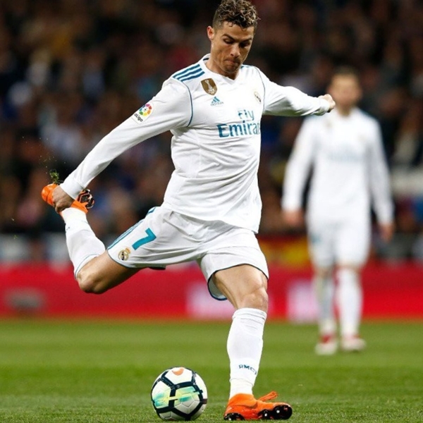 Ronaldo có bao nhiêu cú sút phạt thành bàn 4 Ronaldo có bao nhiêu cú sút phạt thành bàn 4