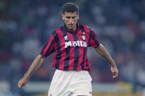 Bộ tứ bất tử hậu vệ huyền thoại AC Milan và triết lý phòng ngự 5 Bộ tứ bất tử hậu vệ huyền thoại AC Milan và triết lý phòng ngự 5